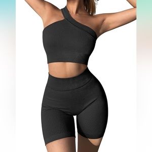 OQQ workout ribbed set in black, size small.